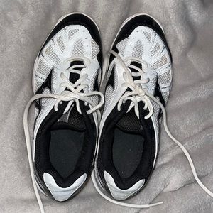 Woman’s size 8 volleyball shoes